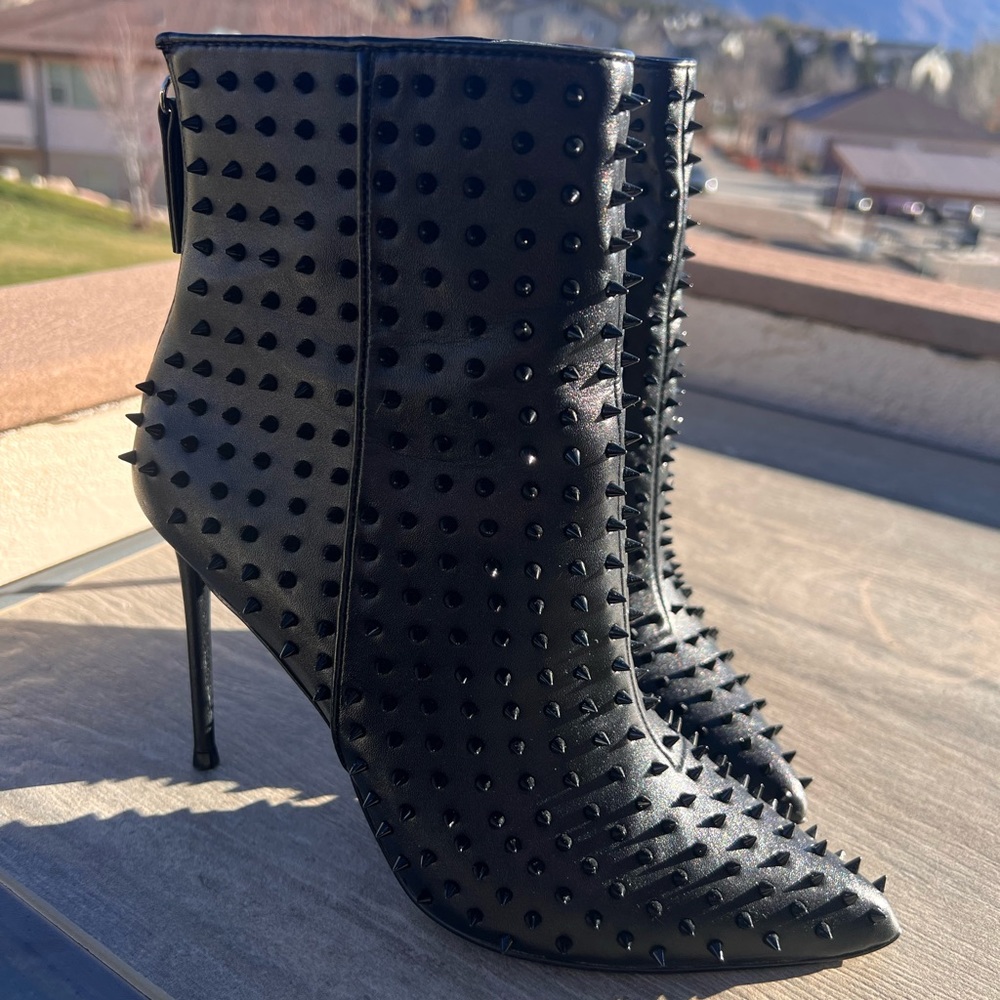 Steve Madden Vapor Black Ankle Booties | Size 8.5